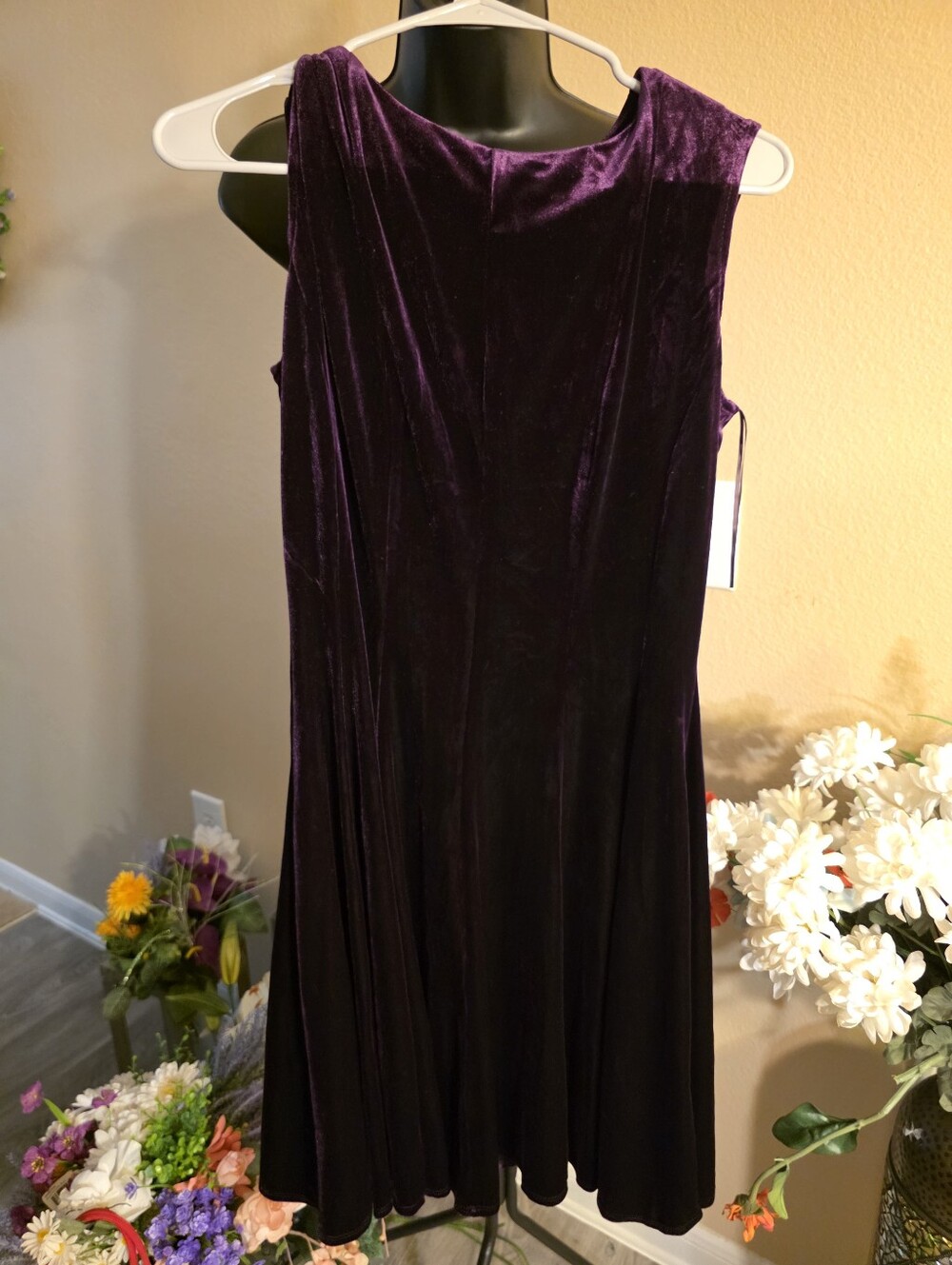Danny & Nicole Sleeveless Velvet Midi Dress in Purple